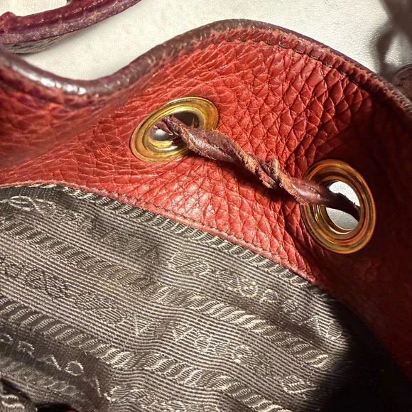 Prada bucket bag AS IS 100% 𝙖𝙪𝙩𝙝𝙚𝙣𝙩𝙞𝙘 - Picture 11 of 16